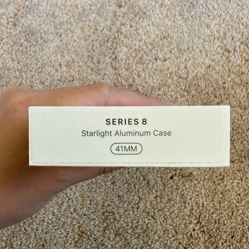 Apple Watch Series 8 41mm in Starlight Aluminum - Picture 3 of 11